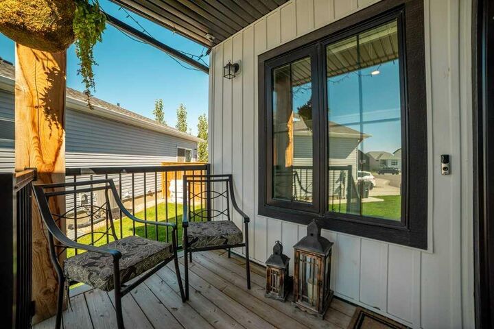 Property Photo:  4621 26 Avenue S  AB T1K 8K4 
