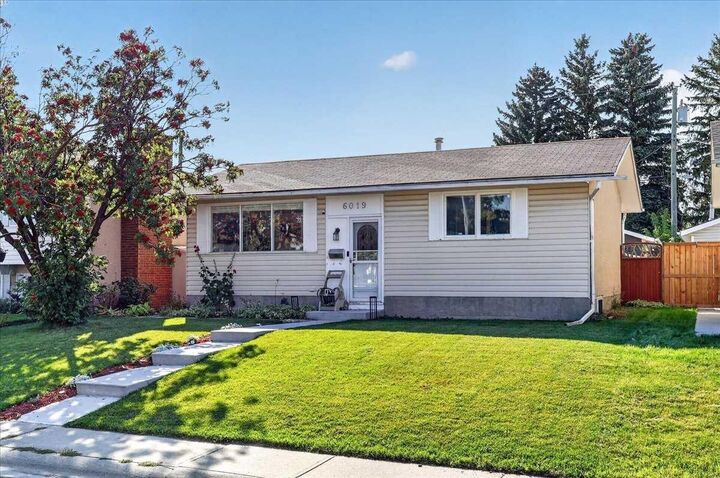 Property Photo:  6019 Penworth Road SE  AB T2A 4E9 