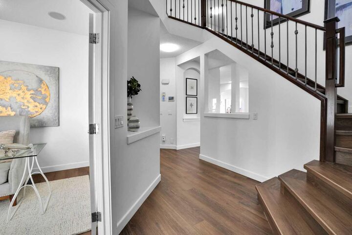 Property Photo:  309 Everridge Drive SW  AB T2Y 5E6 