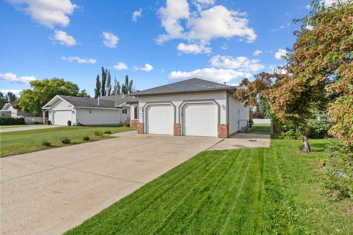 Property Photo:  85 Park Drive  AB T7S 1S4 