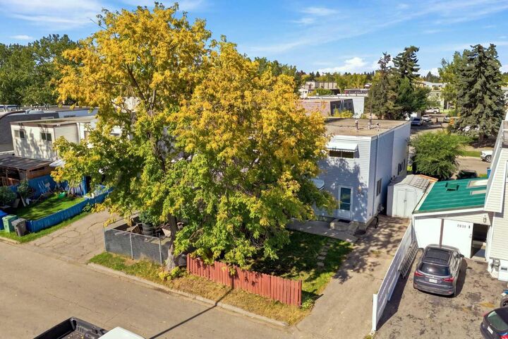 Property Photo:  3924 29A Avenue SE  AB T2B 0G4 