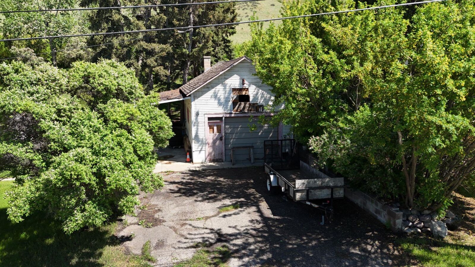 Property Photo:  328 Third Street W  AB T4C 1Z6 