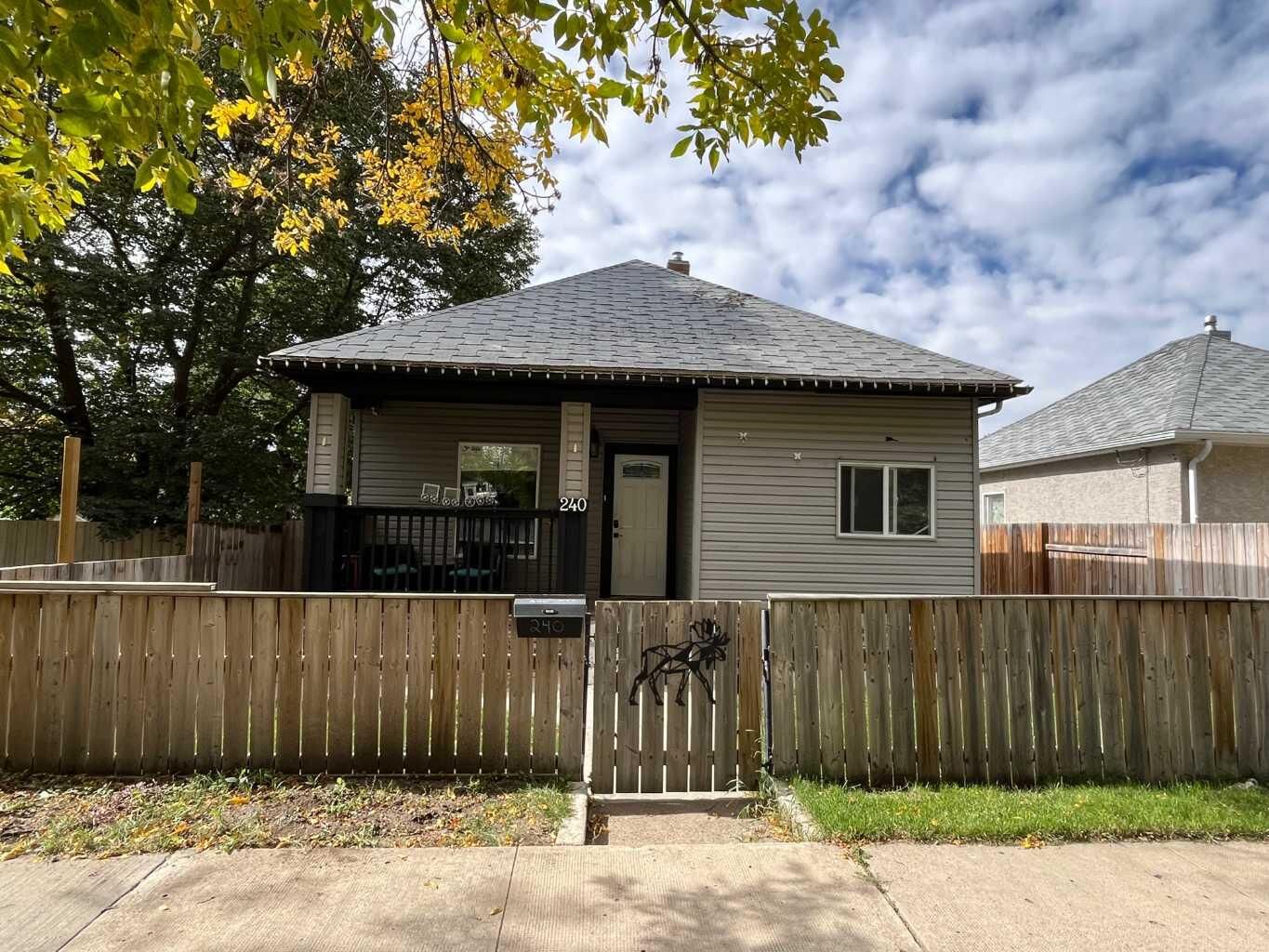 Property Photo:  240 20 Street N  AB T1H 3M7 