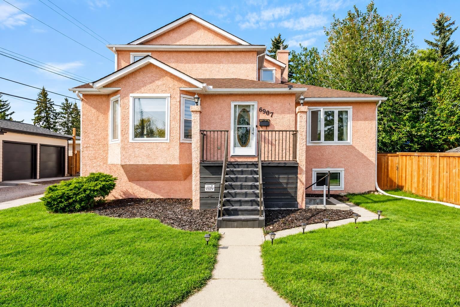 Property Photo:  6907 6 Street SW  AB T2V 5H8 