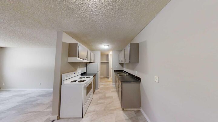 Property Photo:  9515 100 Avenue 102  AB T8V 0S8 