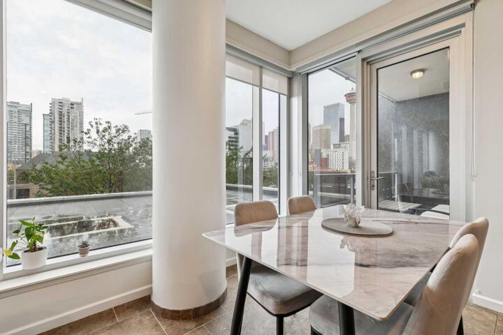 Property Photo:  211 13 Avenue SE 302  AB T2G 1E1 