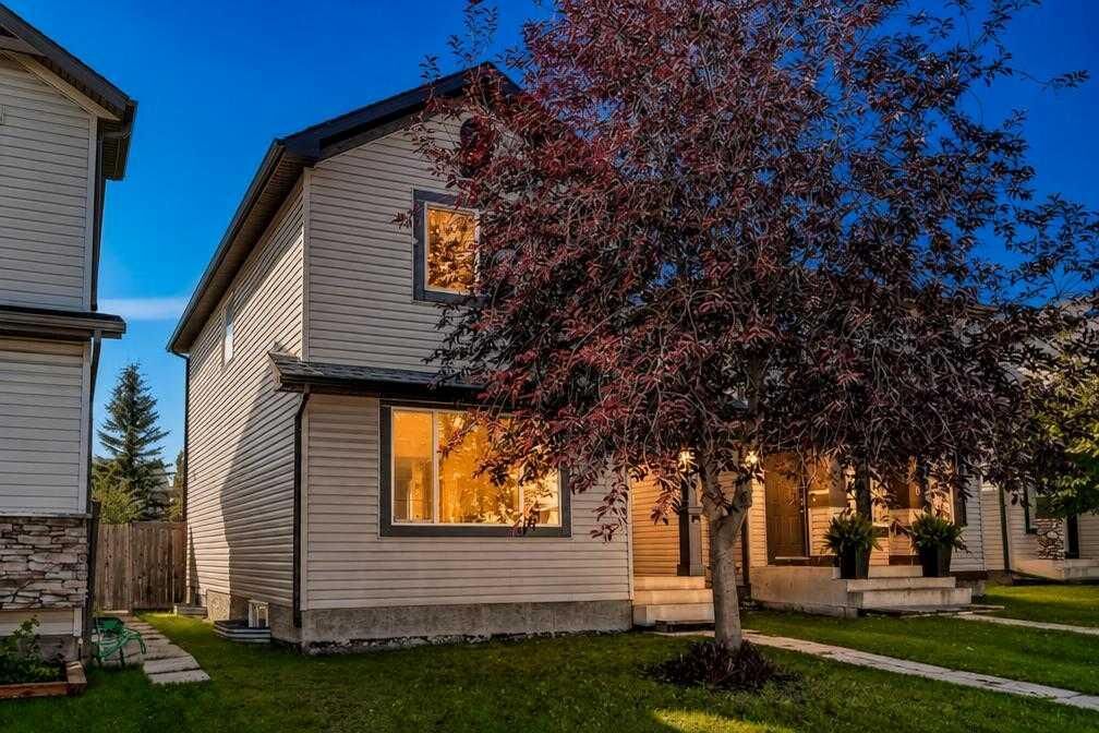 Property Photo: 184 Everridge Way SW AB T2Y 4S9