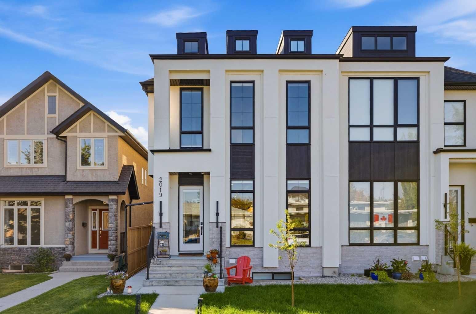 Photo de la propriété: 2019 21 Avenue NW AB T2M 1M9