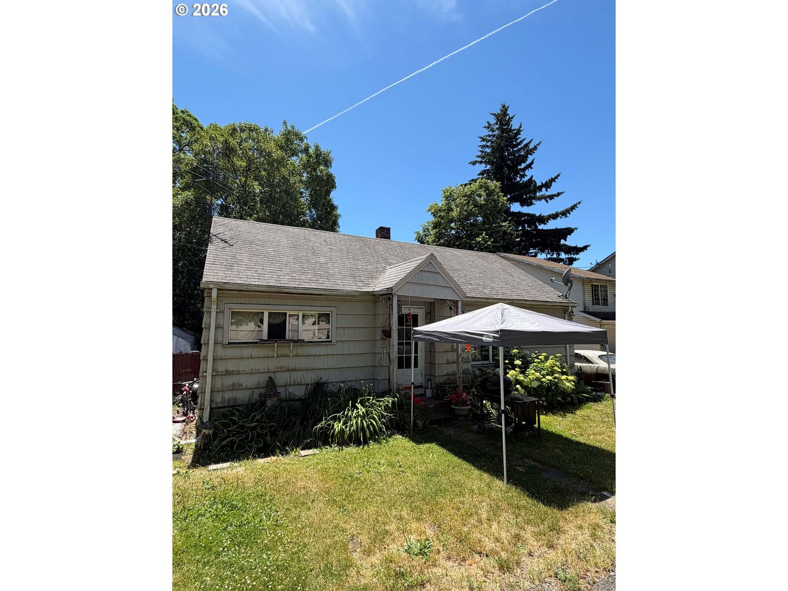 Property Photo:  10360 NE Hassalo St  OR 97220 