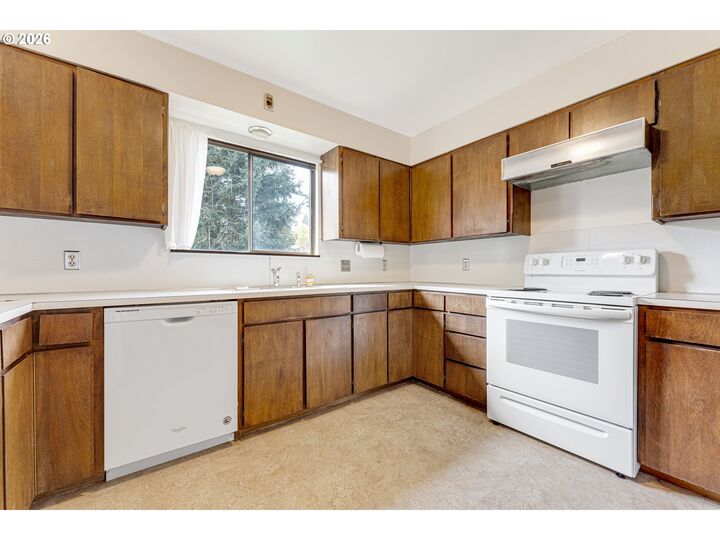 Property Photo:  6802 SW Canyon Rd  OR 97225 