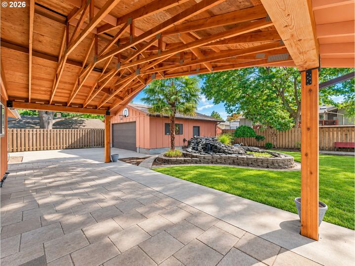 Property Photo:  125 NW 11th Ave  OR 97013 