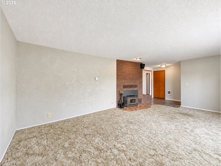 Property Photo:  125 NW 11th Ave  OR 97013 