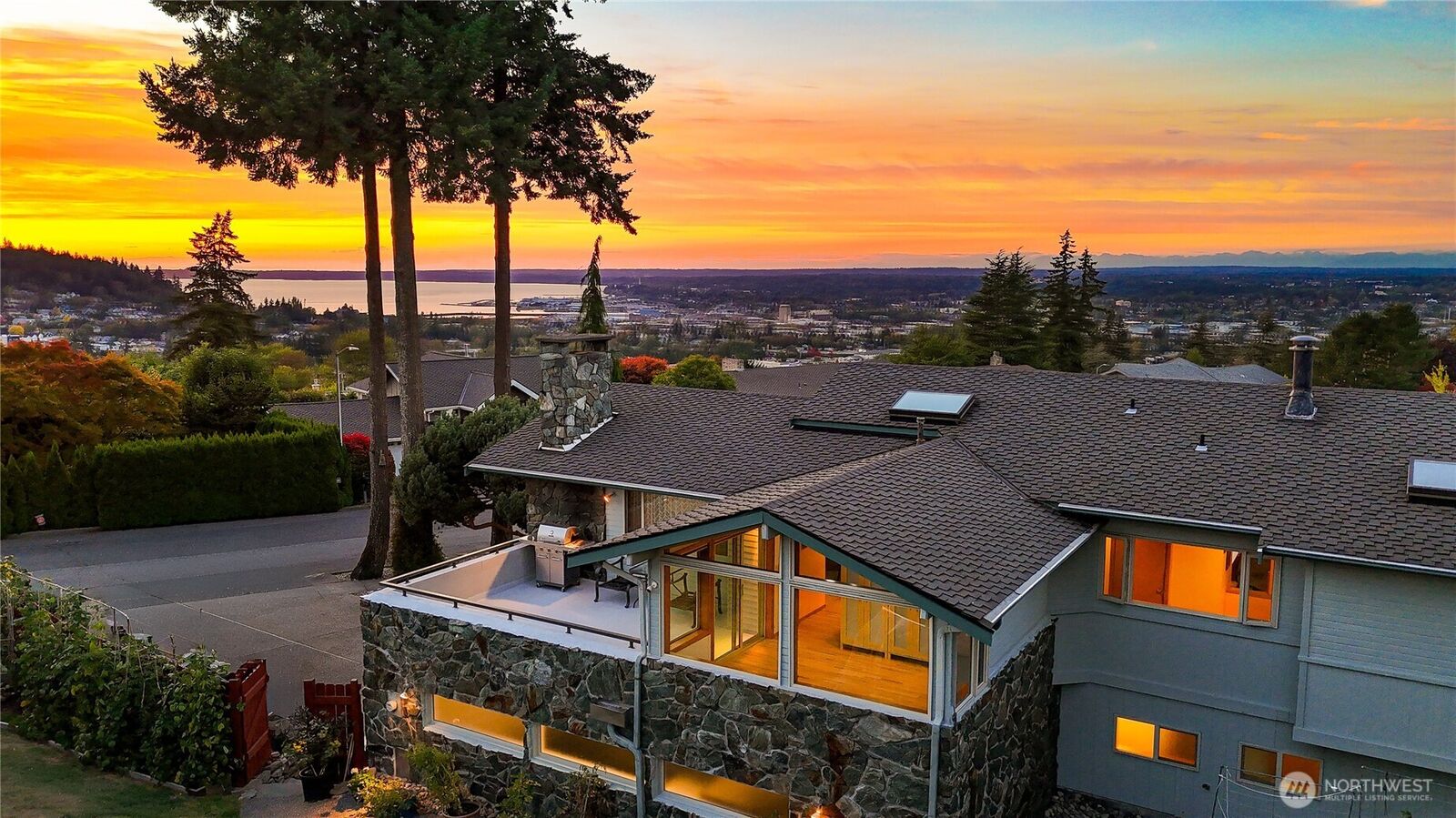 Property Photo: 1700 E Lopez Court WA 98229