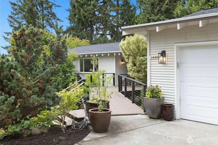 Property Photo: 14406 NE 11th Place WA 98007