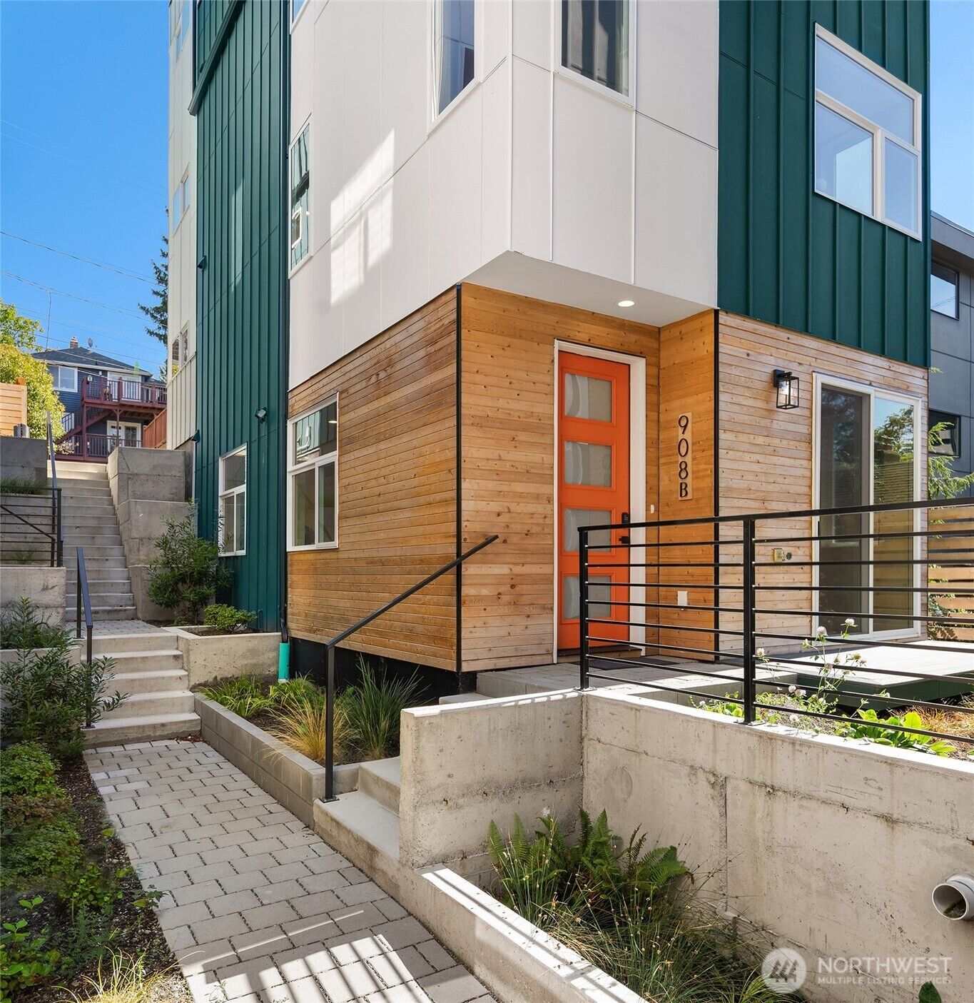 Property Photo:  908  15th Avenue B  WA 98122 