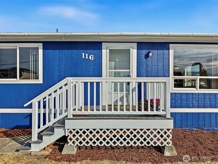 Property Photo:  116  3rd Avenue NW  WA 98047 