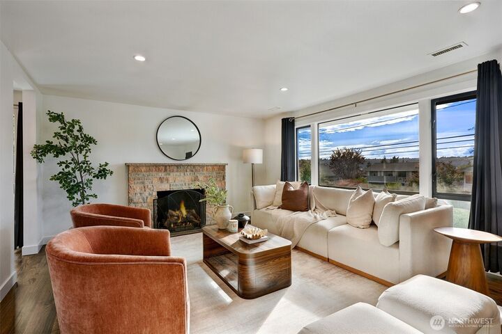 Property Photo:  5818 S 18th Avenue S  WA 98108 
