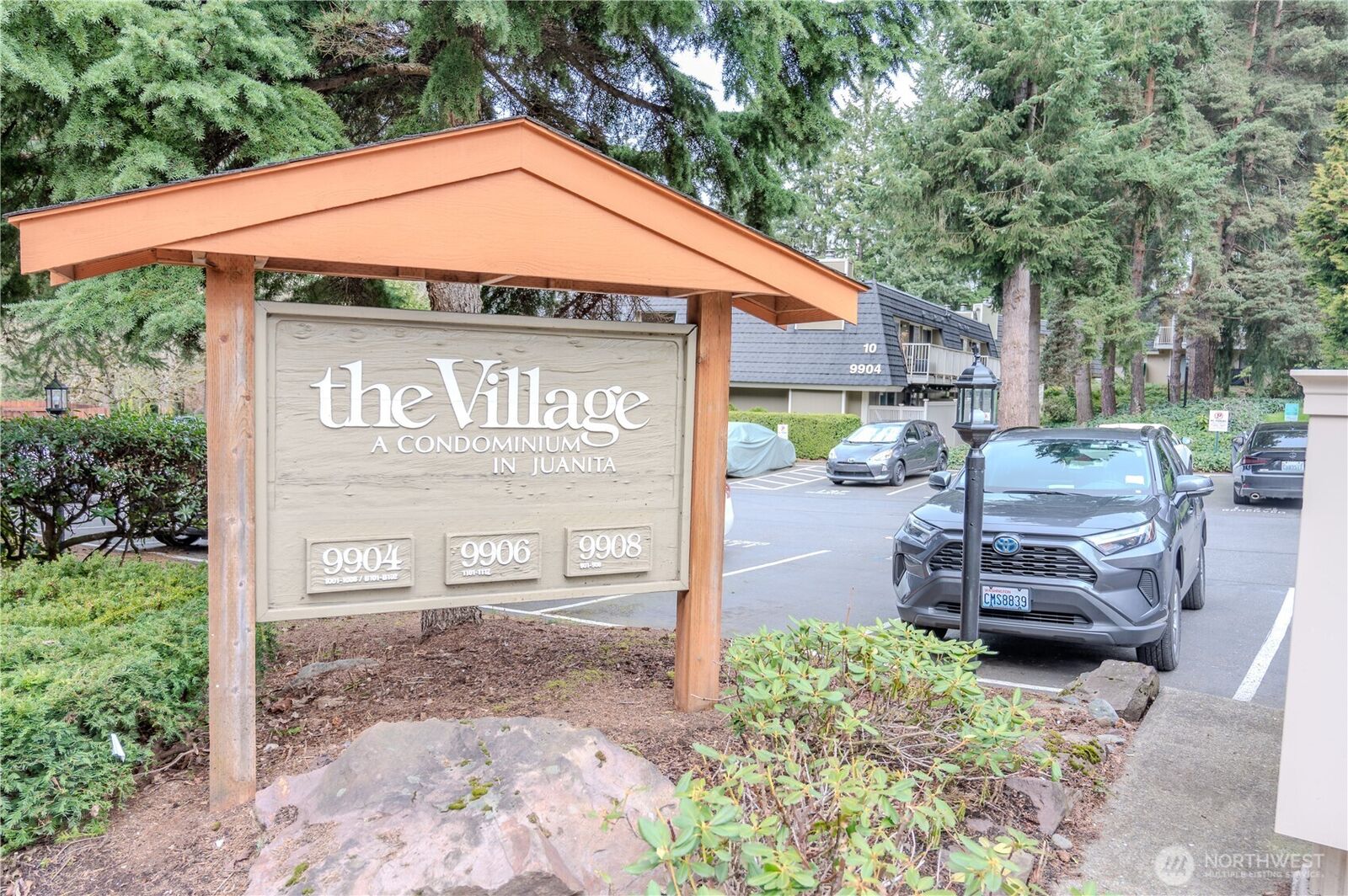 Property Photo:  9904 NE 124th Street 1005  WA 98034 