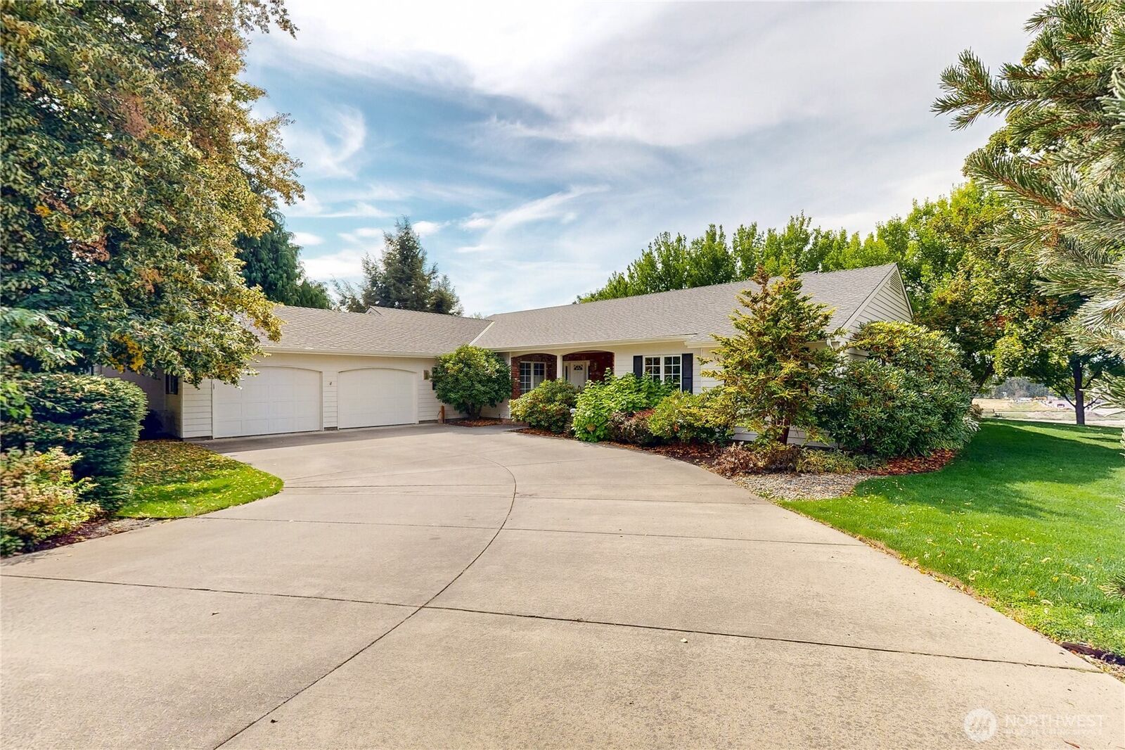 Property Photo:  2460  Fairfield Drive  WA 99362 