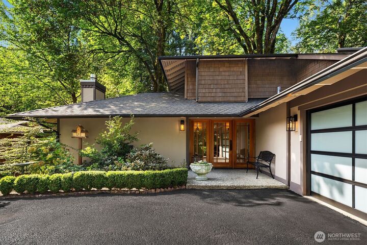 Property Photo: 2511 131st Place NE WA 98005