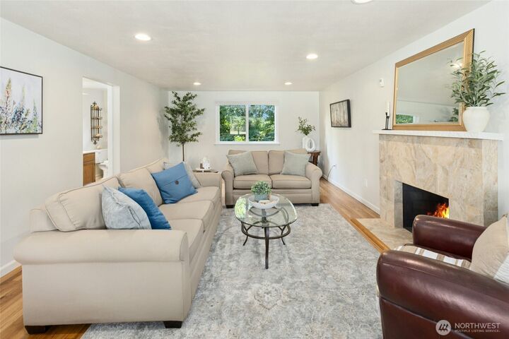 Property Photo: 12406 SE 47th Street WA 98006