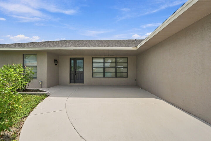 Property Photo:  680 SW Colleen Avenue  FL 34983 