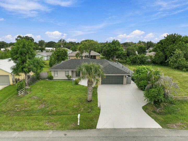 Property Photo: 680 SW Colleen Avenue FL 34983