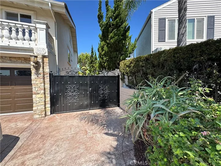 Property Photo:  3313 Cabo Court  CA 92009 