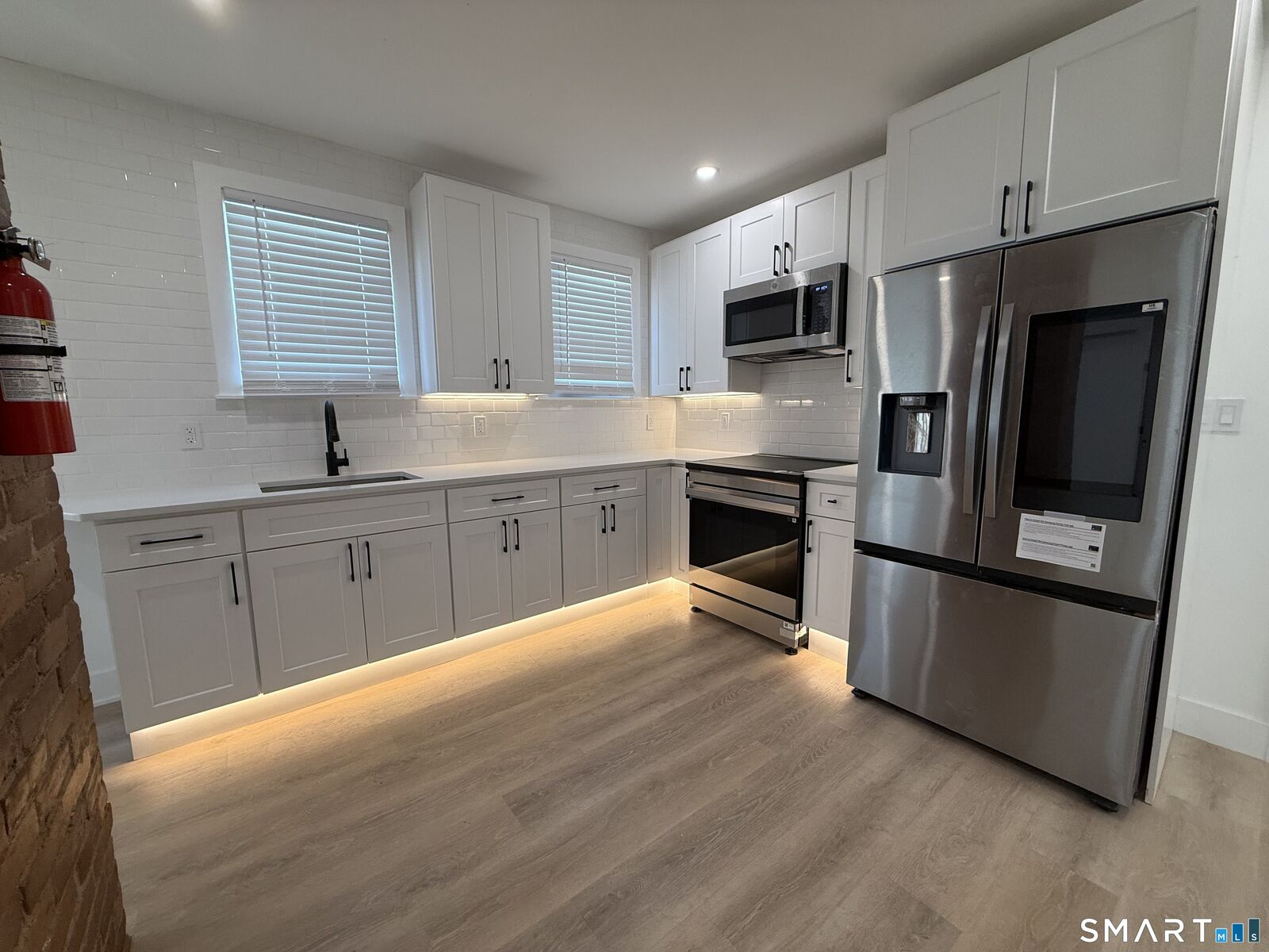 Property Photo: 21-23 Elliott Street 3 CT 06114