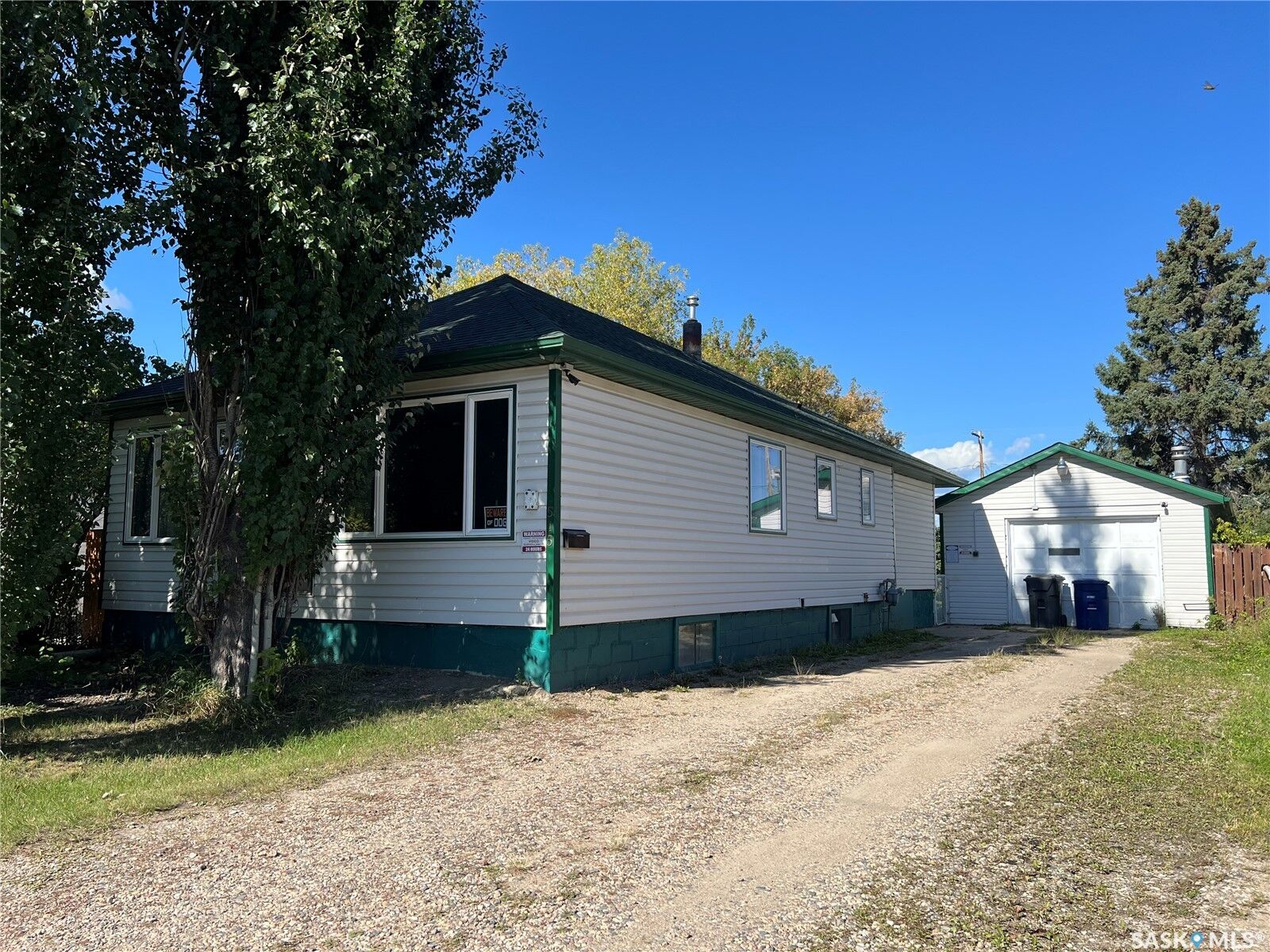 Property Photo:  515 3rd Avenue W  SK S9X 1B2 