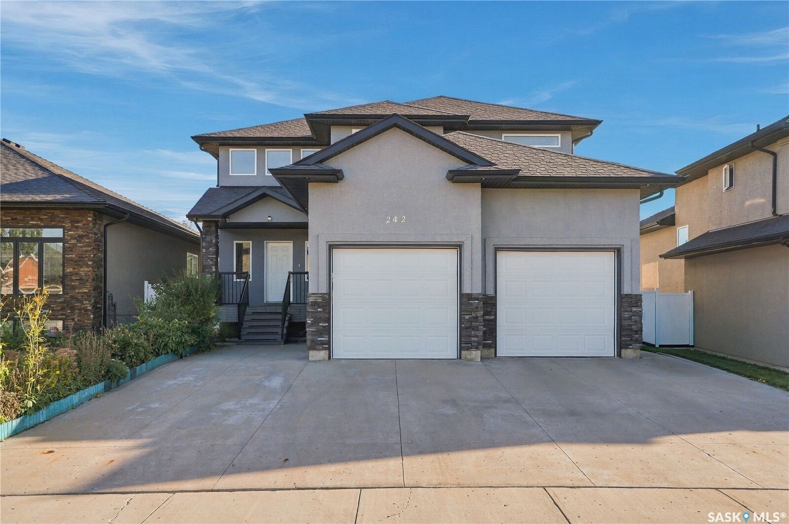 Property Photo: 242 Pohorecky Street SK S7W 0J3
