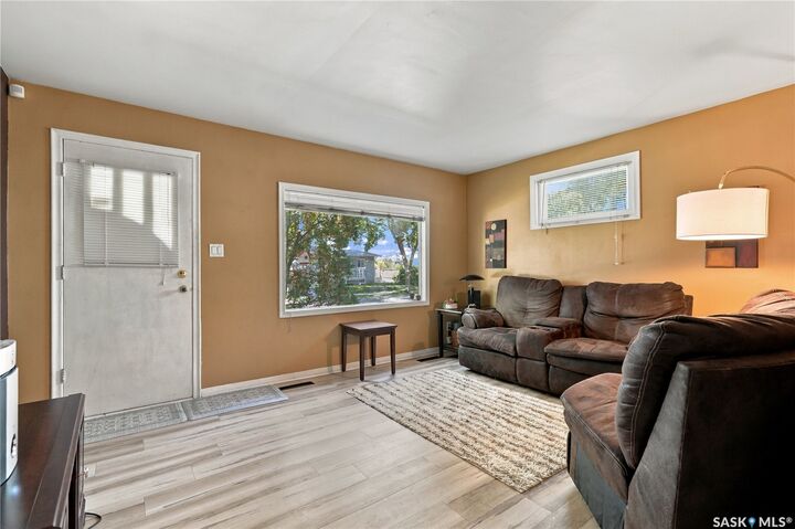 Property Photo:  107 106th Street W  SK S7N 1N4 