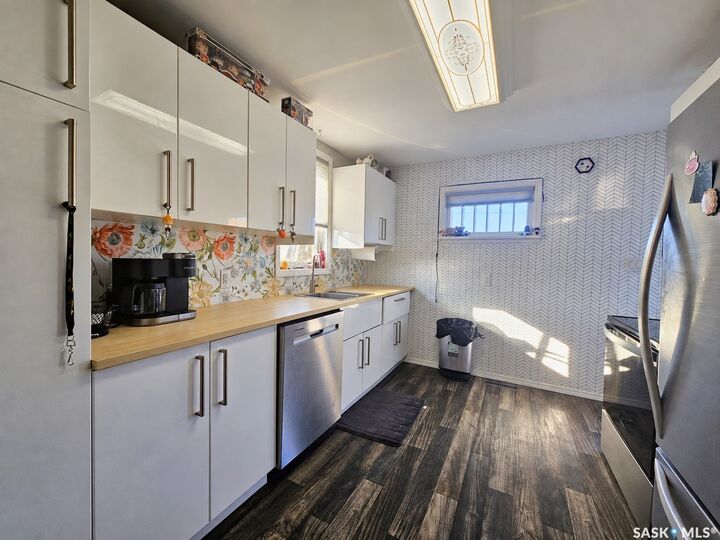 Property Photo:  192 23rd Street  SK S0M 0E0 
