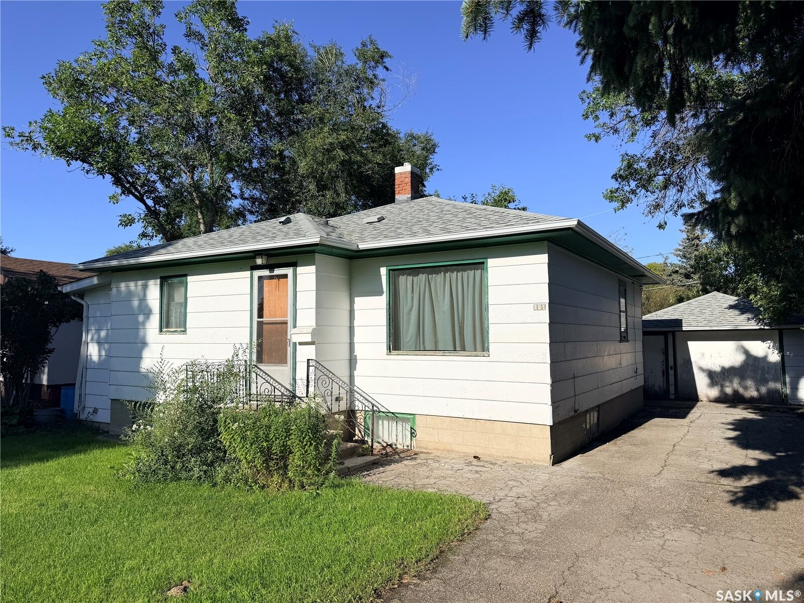 Property Photo:  121 Empire Road  SK S0H 0B0 