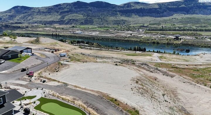 Property Photo: 102 S Valiant Dr. WA 98802