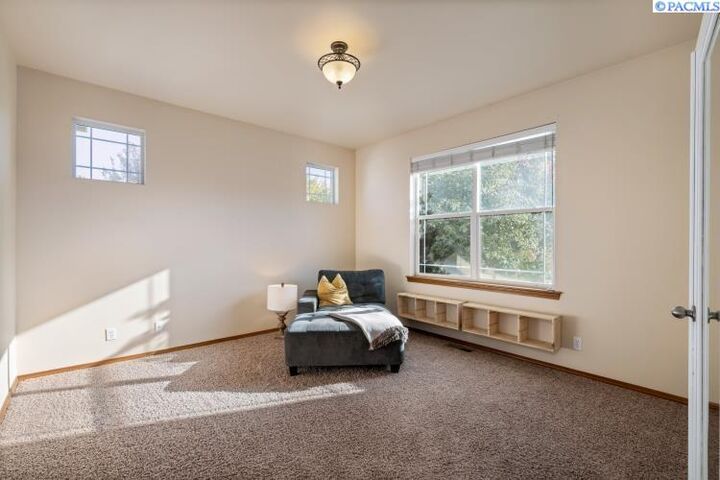 Property Photo: 5400 Kenra Loop WA 99353