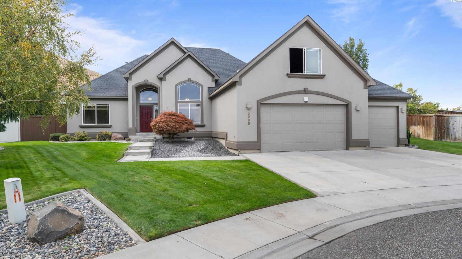 Property Photo: 2295 Limar Court WA 99352