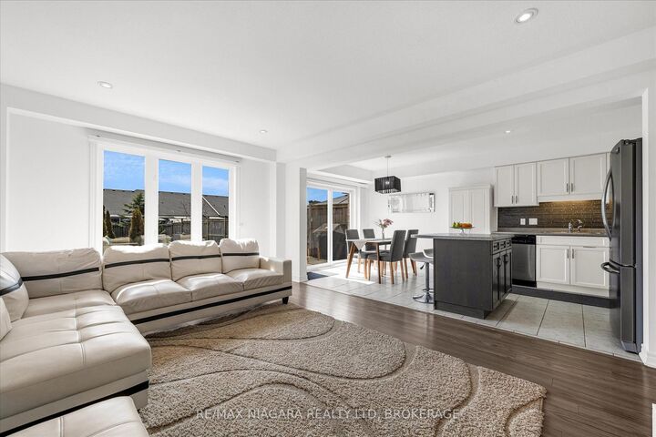 Property Photo: 187 Cardinal Crescent ON L3C 0B7