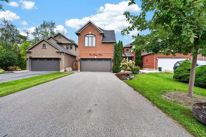Property Photo:  165 Thicket Crescent  ON L1V 6S5 