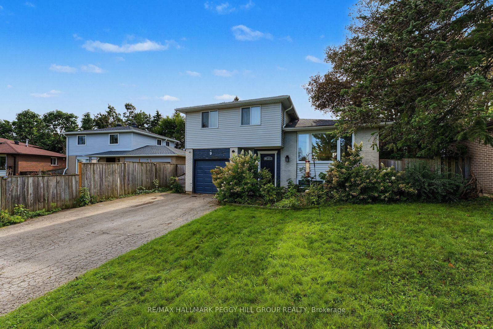 Property Photo:  9 Baker Crescent Lower  ON L4M 3J4 
