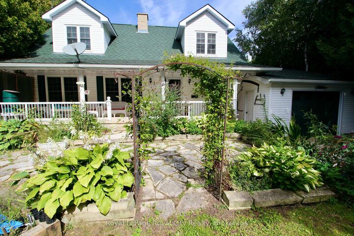 Property Photo: 8 Brock Street ON N0H 2R0