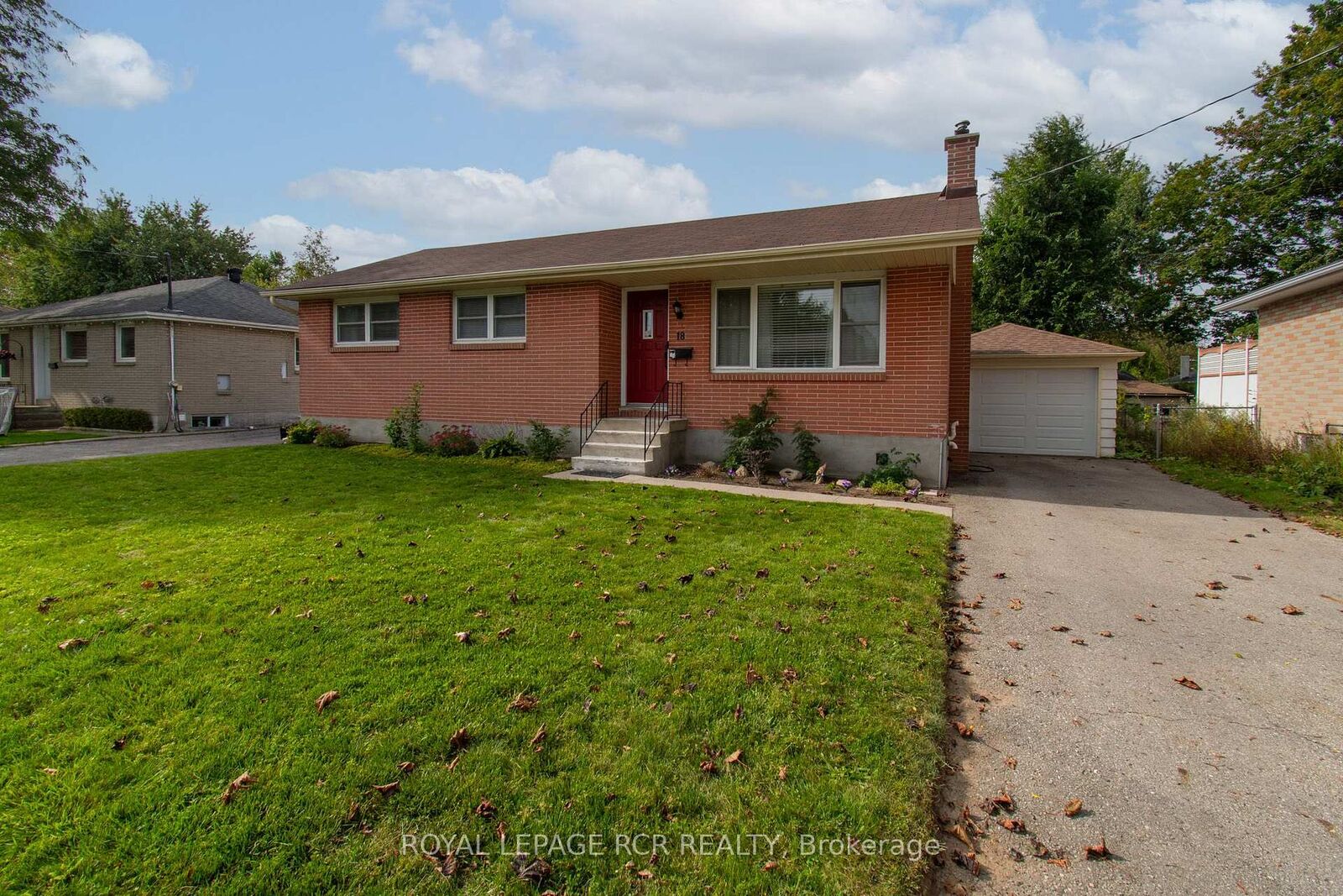 Property Photo: 18 Oak Street ON L4M 3V2