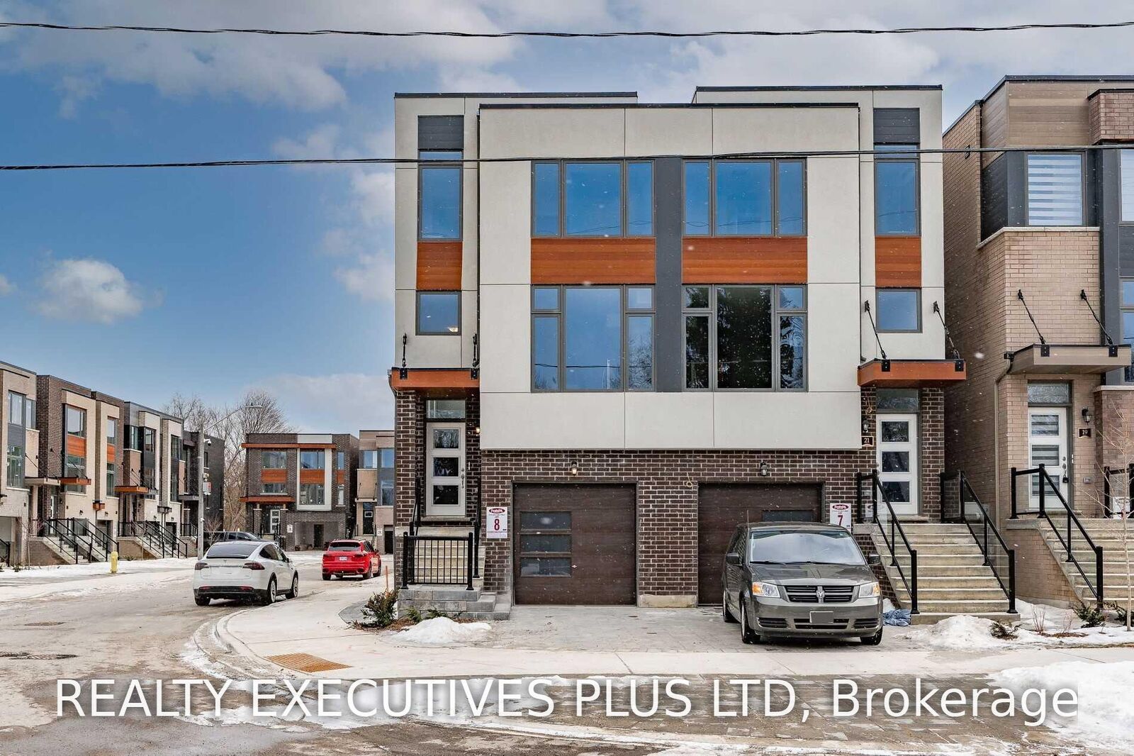 Property Photo:  23 Blackstone Street Upper  ON M6L 0A5 