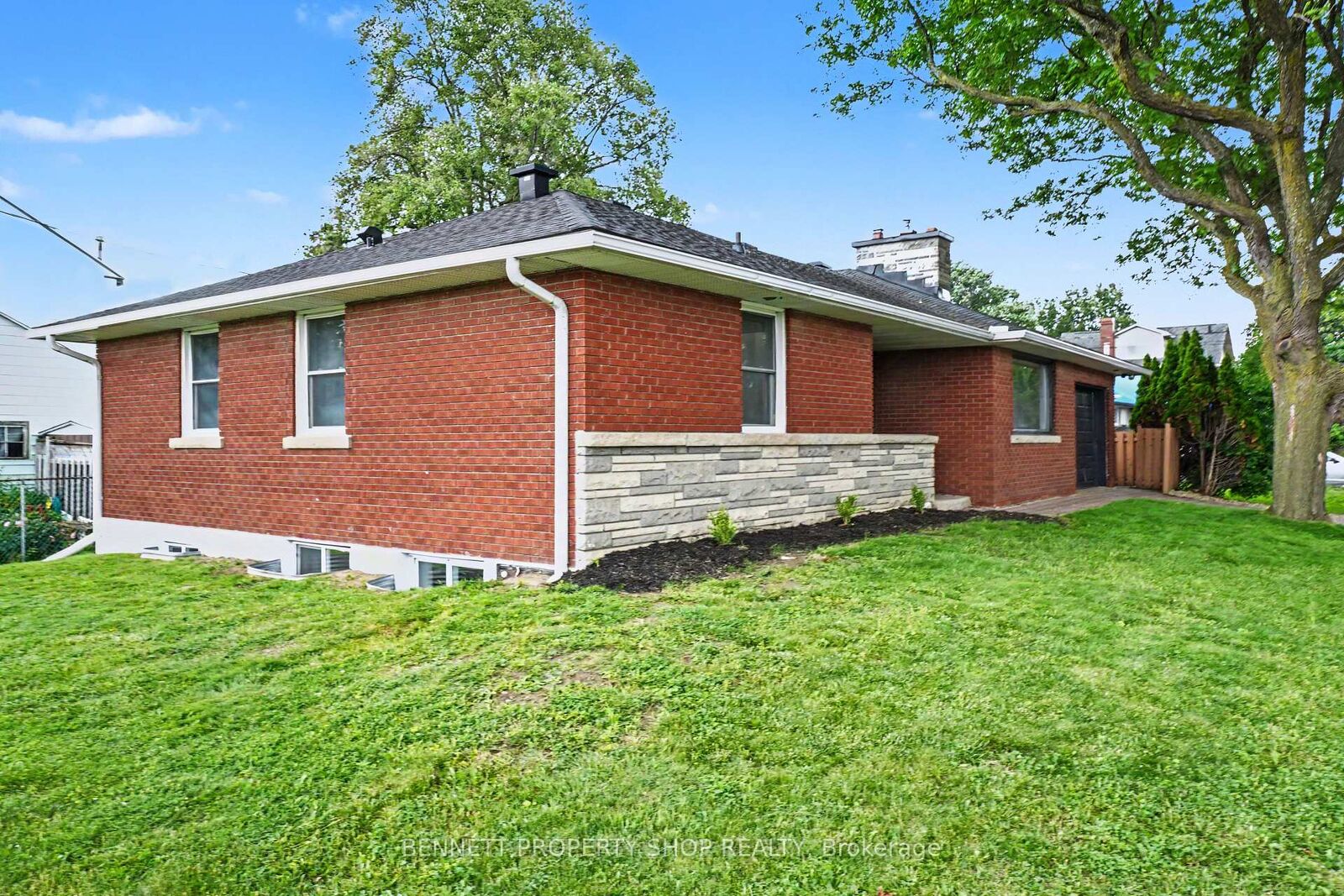 Property Photo: 1305 Avenue N Avenue ON K1G 0A7