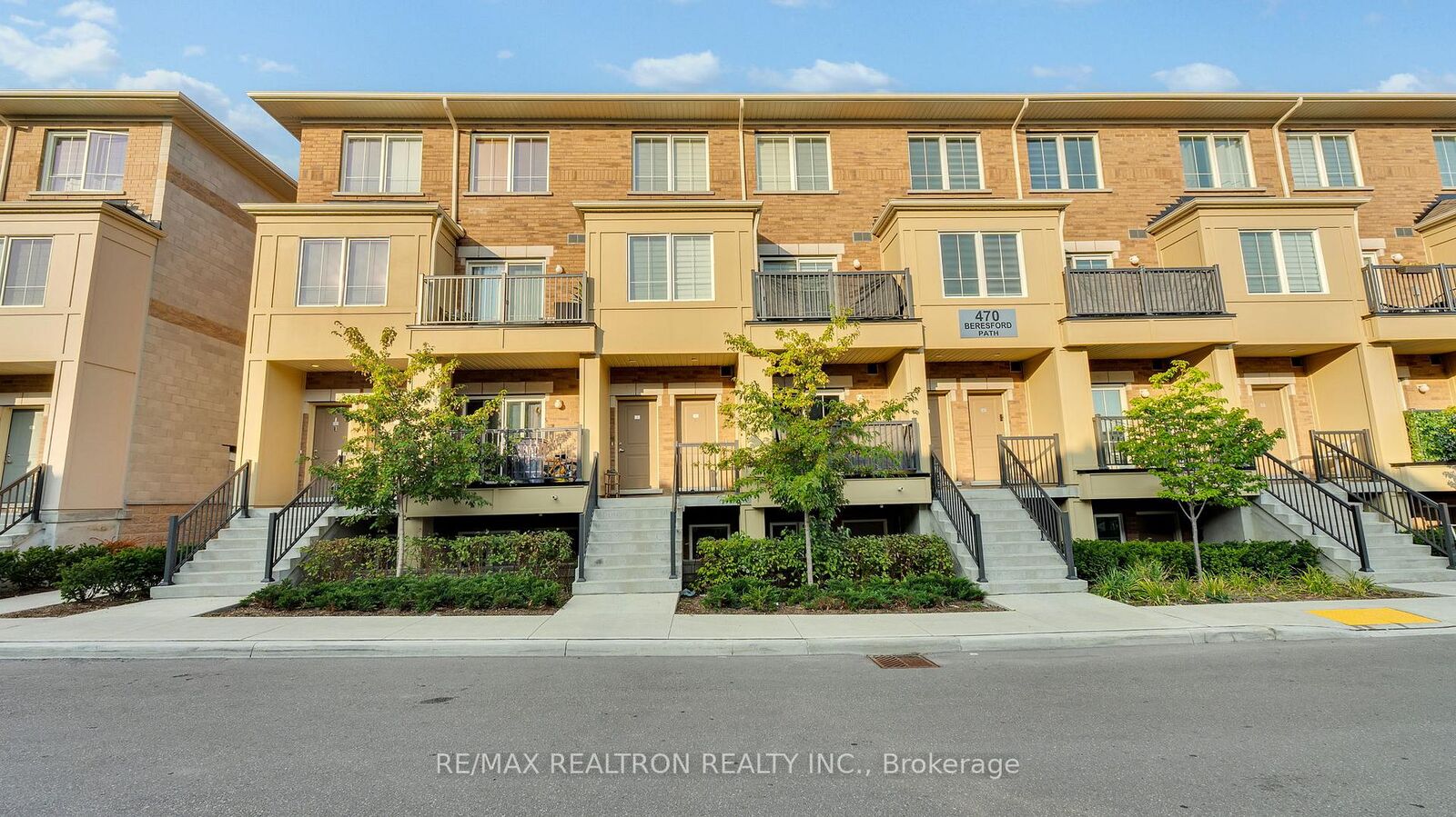 Property Photo:  470 Beresford Path 4  ON L1H 5S7 