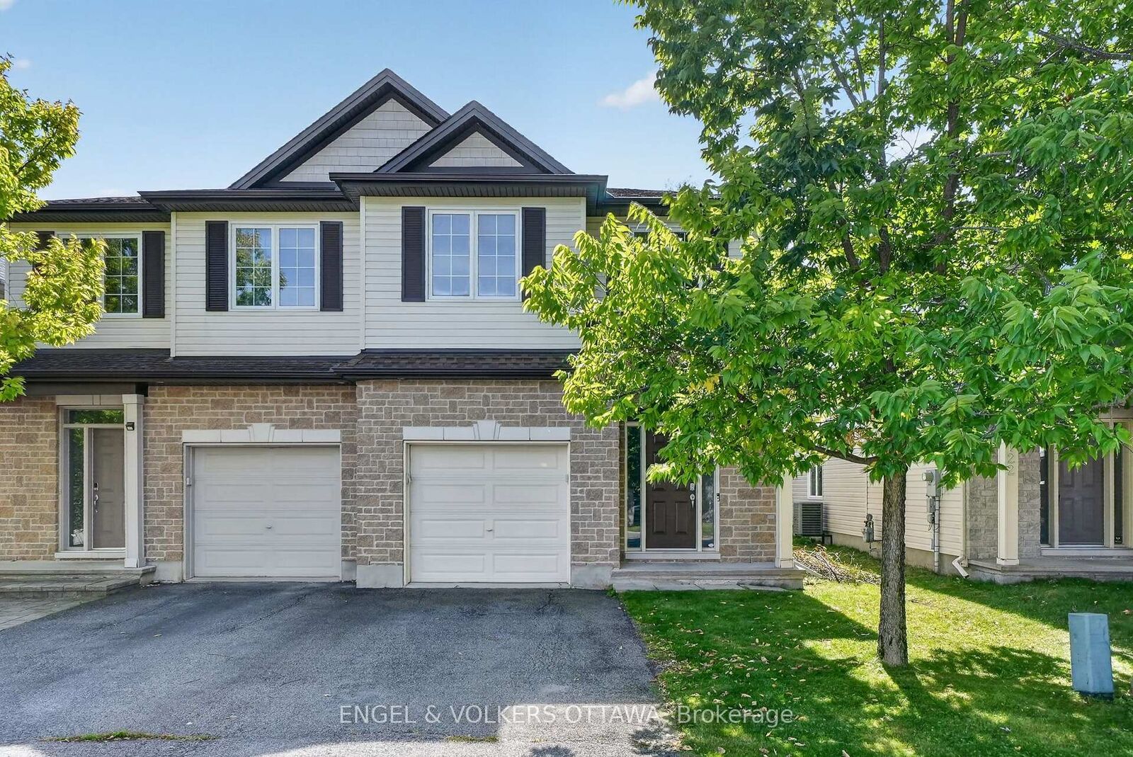 Photo de la propriété: 120 Spartina Street ON K1T 0G6