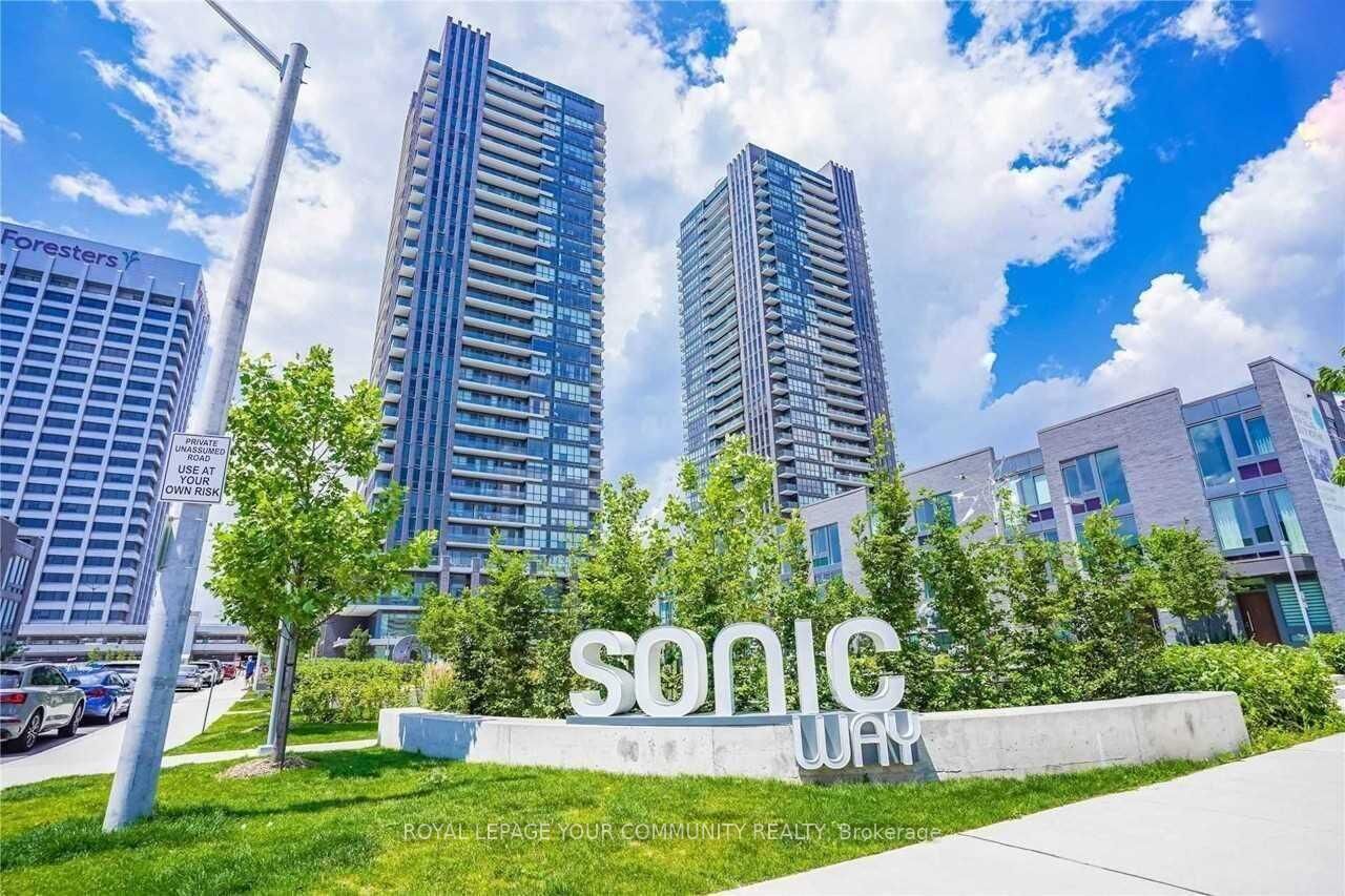 Photo de la propriété:  2 Sonic Way 2001  ON M3C 0P2 