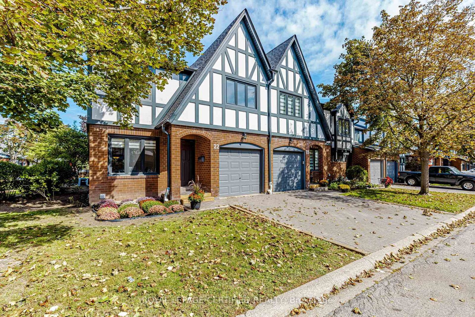 Property Photo: 3050 Orleans Road 22 ON L5L 5P7