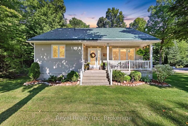 Property Photo:  18 Rue Vanier Road  ON L9M 0J2 