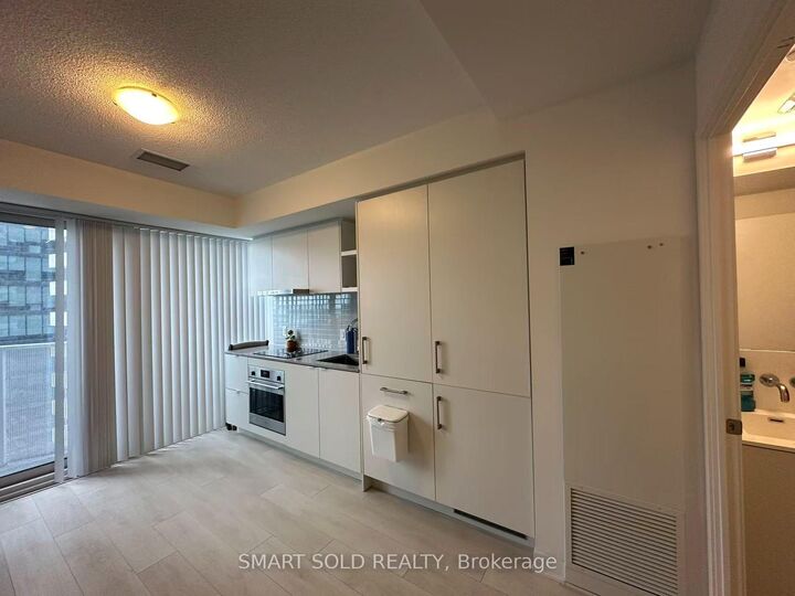 Property Photo:  88 Harbour Street 3011  ON M5J 0C3 